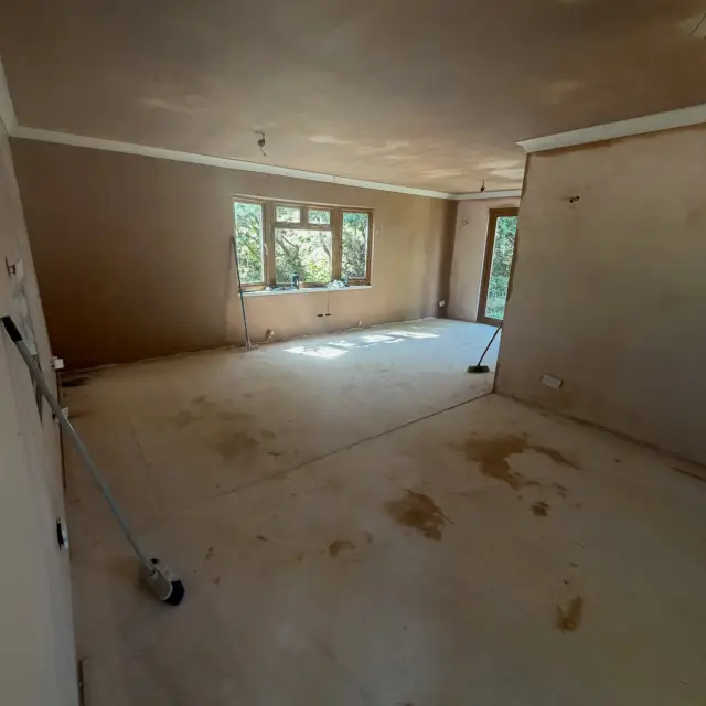 Light plaster room with connecting spaces